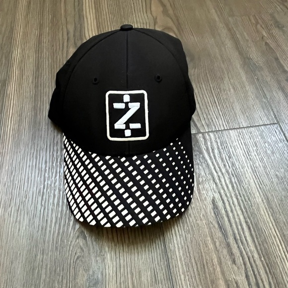 Izod Black and White Cap - Picture 9 of 9